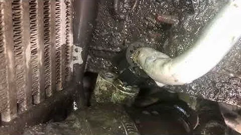 AUDI Q7 4L Пропускает трубка кондиционера