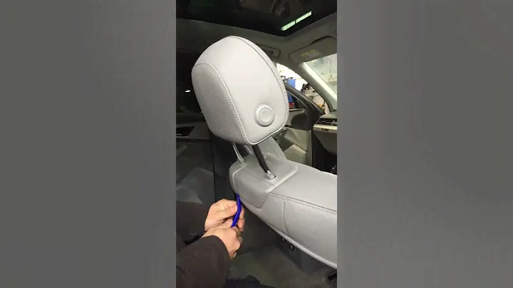 Audi Q7 4M headrests removal