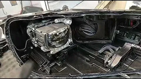 Разбираем фары Audi Q7