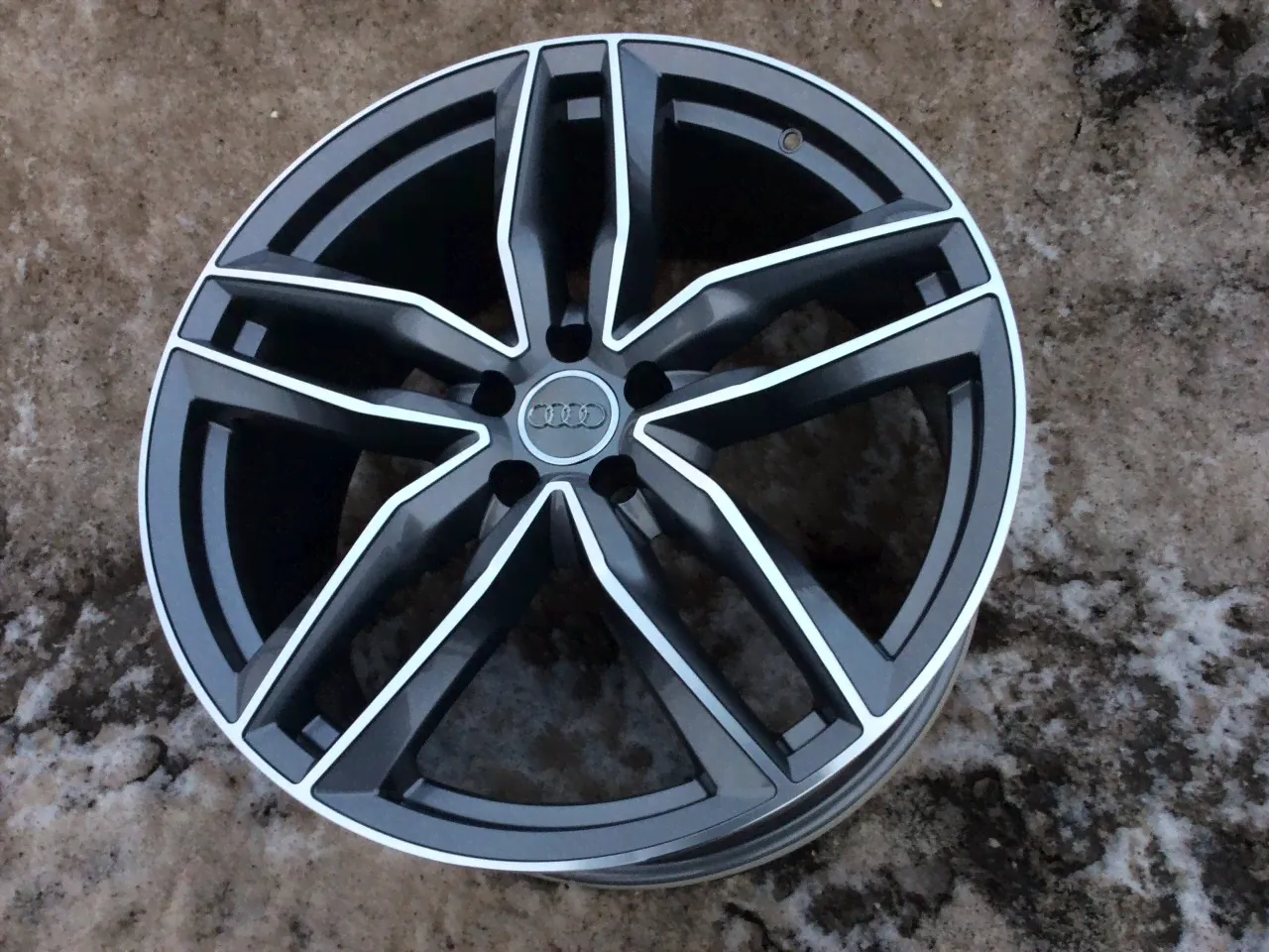 диски audi Q7 4L r20